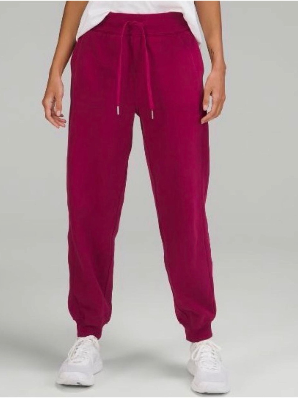 Lululemon Scuba High-Rise Relaxed Jogger in Pomegranate – Size 8 EUC